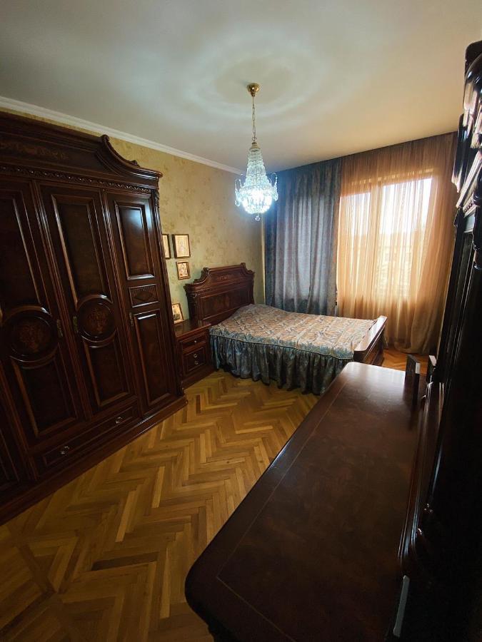 Большая Четырехкомнатная Квартира С Двумя Балконами У Моря В Центре Сухума,В Абхазии Sukhumi Exterior photo